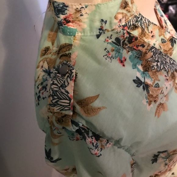 V neck chiffon blue  flowered printed blouse- S - Picture 3 of 7